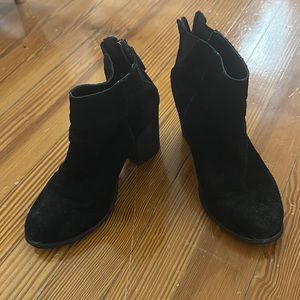 URBAN OUTFITTERS | Black Suede Heeled Booties Boots size 6